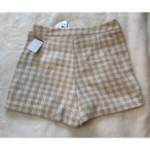 Zara Houndstooth Tweed Beige Skort Featuring Decorative Gold Button Closures